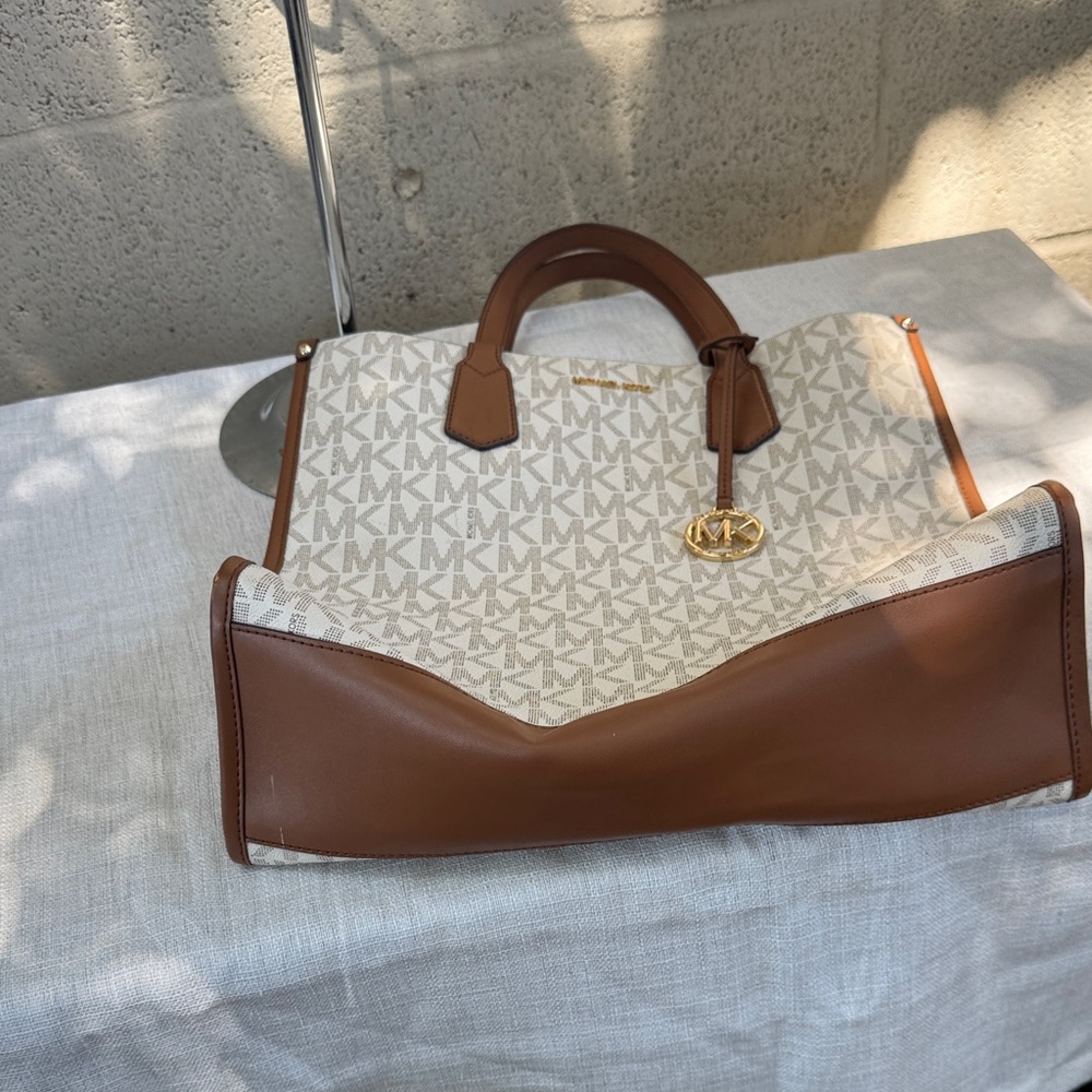 Michael Kors Tan and Cream Signature Tote - Picture 6 of 10